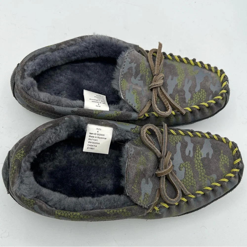LL Bean Wicked Good Moccasins Slippers Shoes Childs Boys Size 4 Blue Camo EUC
